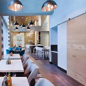Hyatt Place Long Island Hotel