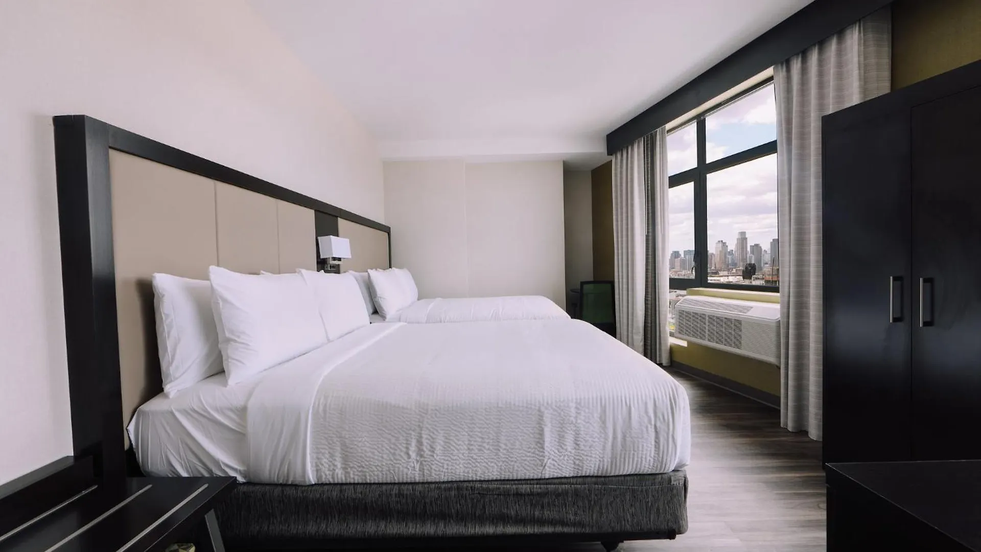 Holiday Inn Express Long Island City E - New York By Ihg